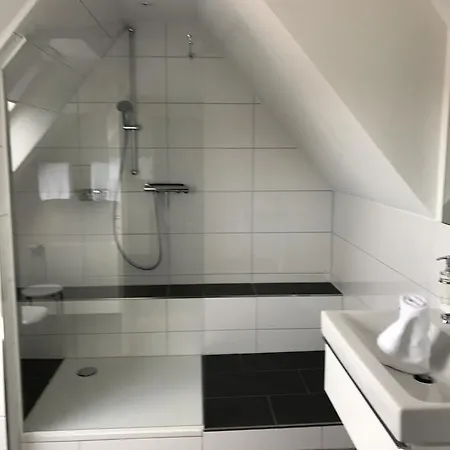 De Insulaner Hotel *