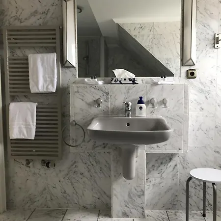 De Insulaner Hotel *